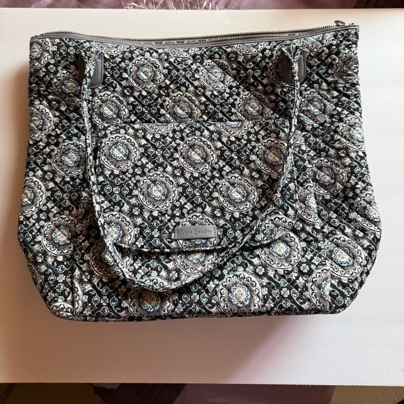 Vera Bradley Handbags - Vera Bradley Large Quilted Medallion Print Fabric Tote